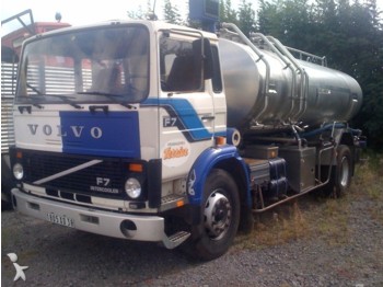 Volvo F7 - Kamion cisterna