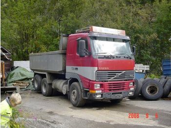 VOLVO  - Kamion s ceradom