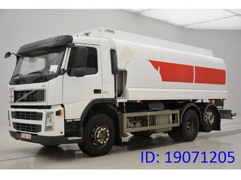 Kamion cisterna za prijevoz goriva Volvo FM 380 - 6x2: slika Kamion cisterna za prijevoz goriva Volvo FM 380 - 6x2
