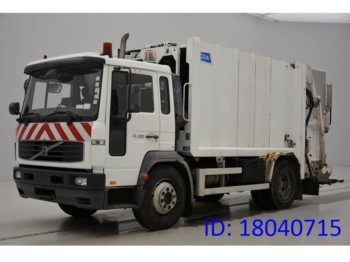 Kamion za odvoz smeća Volvo FL220: slika Kamion za odvoz smeća Volvo FL220