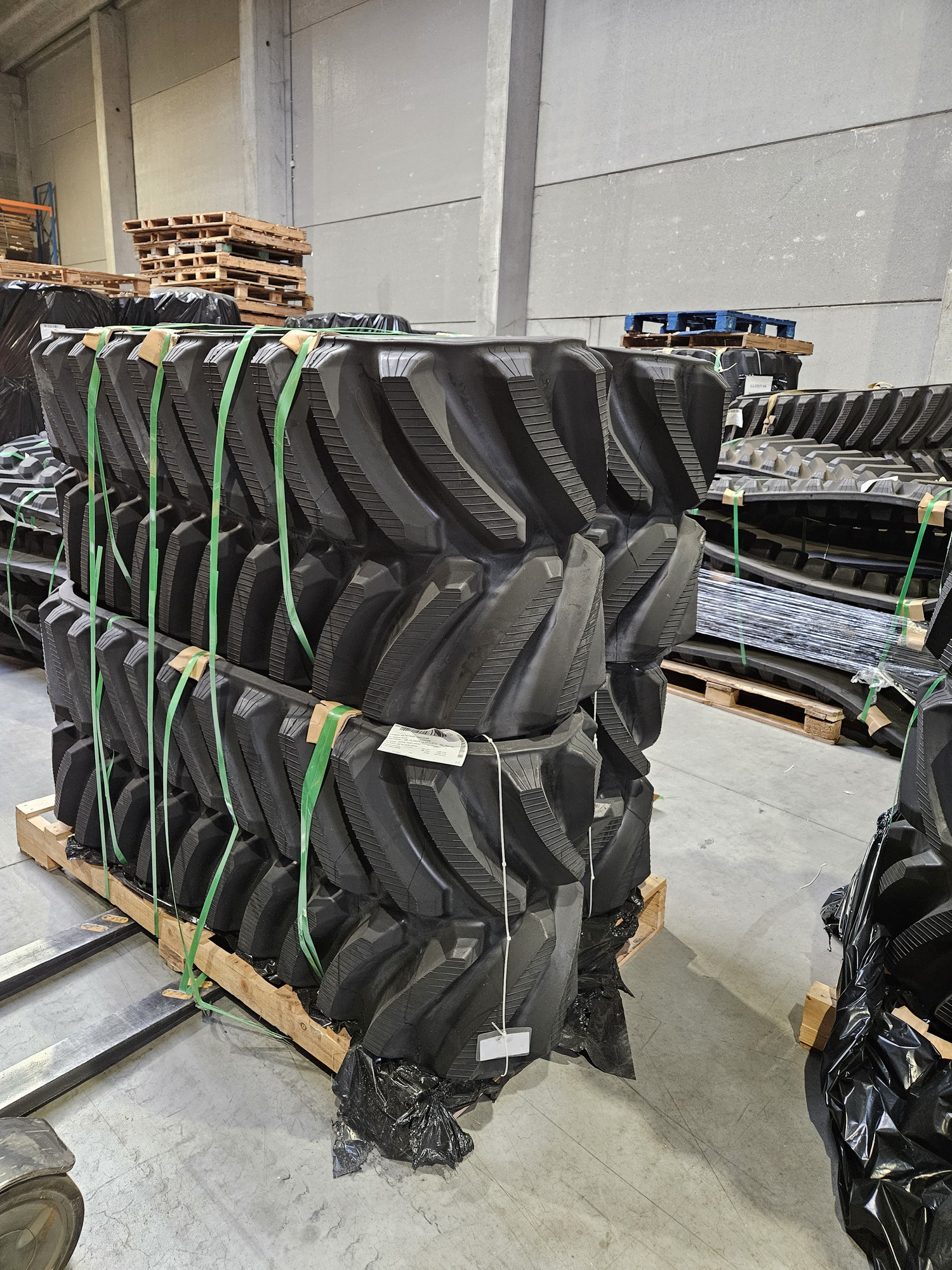 LEACH LEWIS RUBBER TRACKS LIMITED undefined: slika LEACH LEWIS RUBBER TRACKS LIMITED undefined