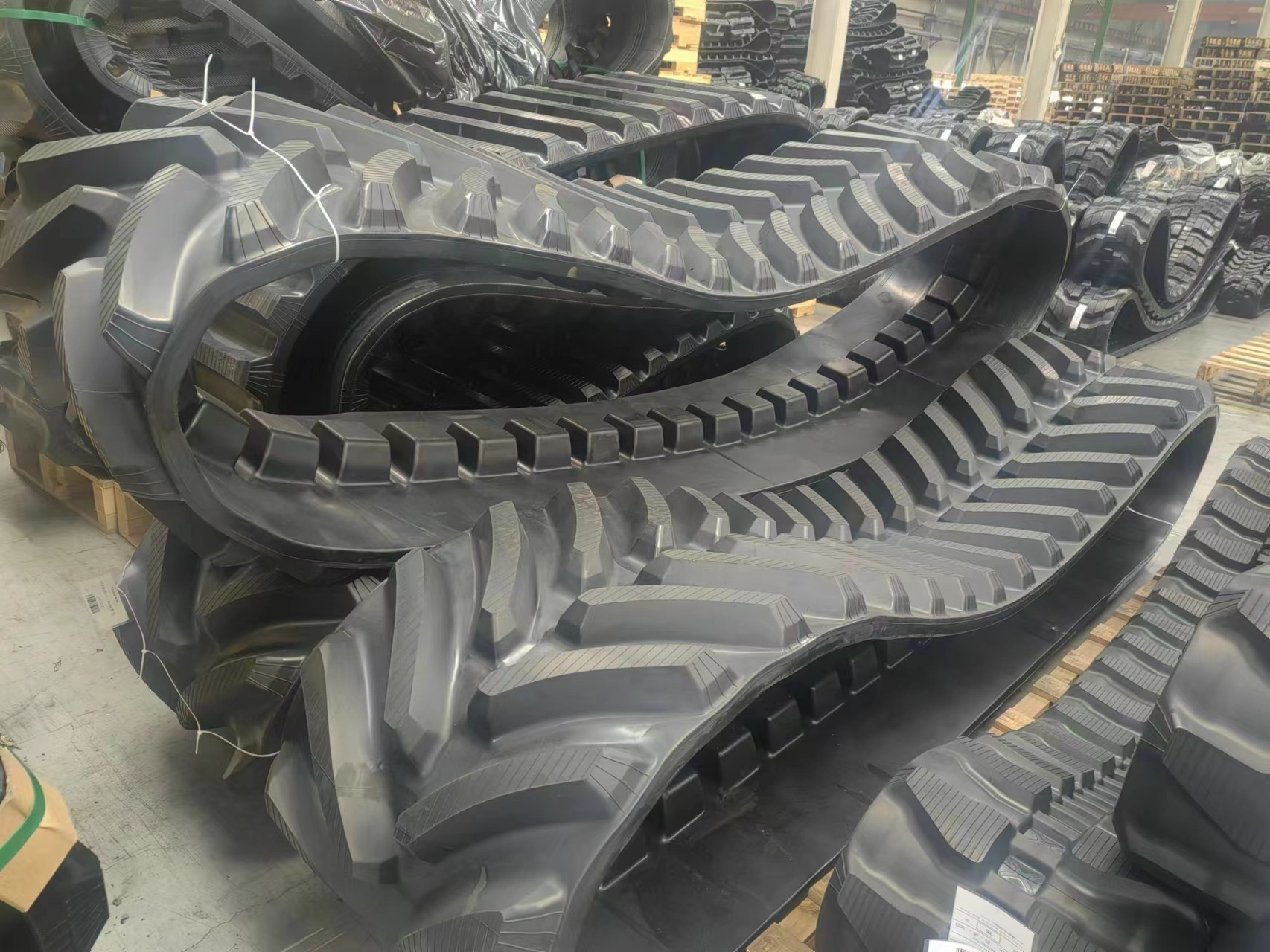 LEACH LEWIS RUBBER TRACKS LIMITED undefined: slika LEACH LEWIS RUBBER TRACKS LIMITED undefined